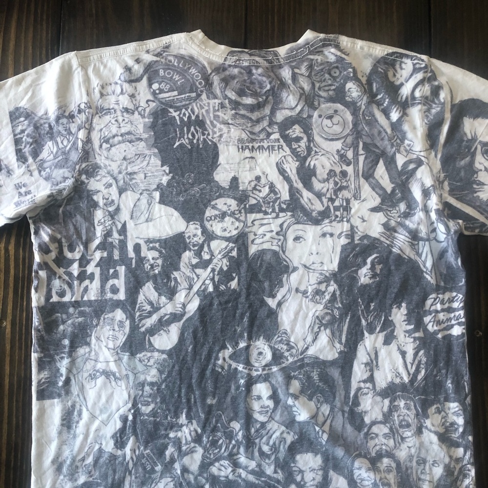 ✅ Awesome Graphics T-shirt Fourth World